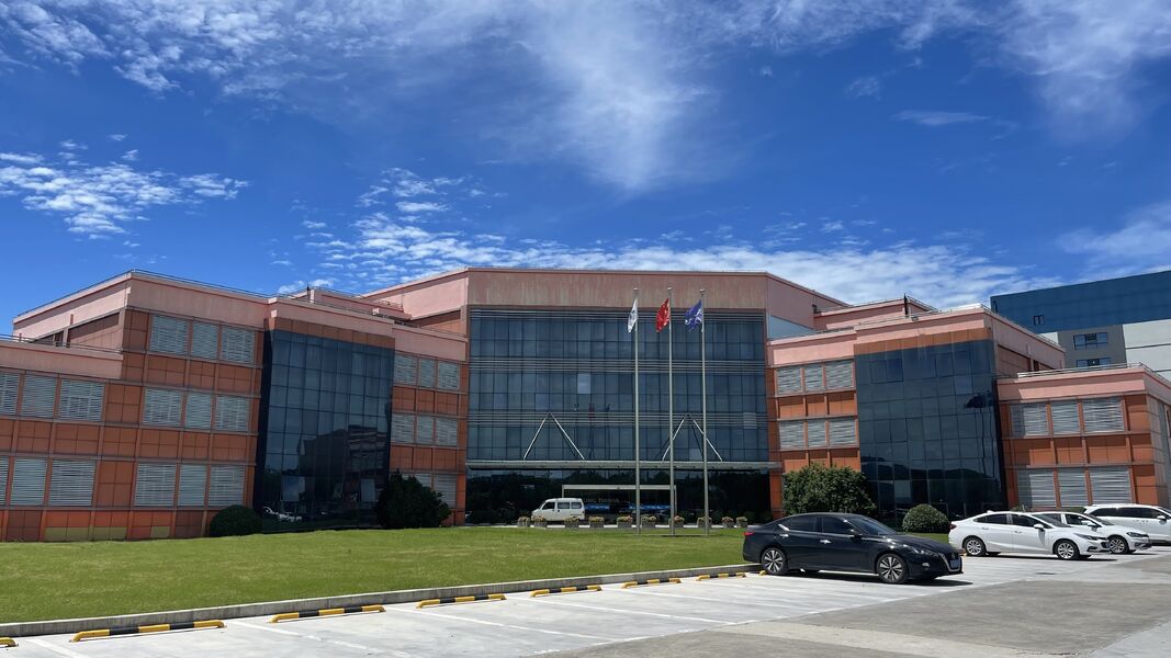 Shanghai Jindun special vehicle Equipment Co., Ltd factory production line