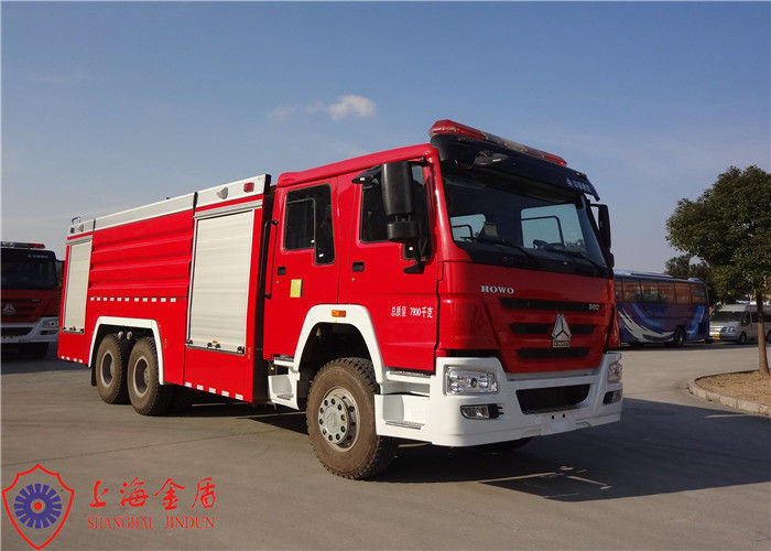 27T Huge Capacity Foam Fire Truck Six Seats With 100W Alarm Control System