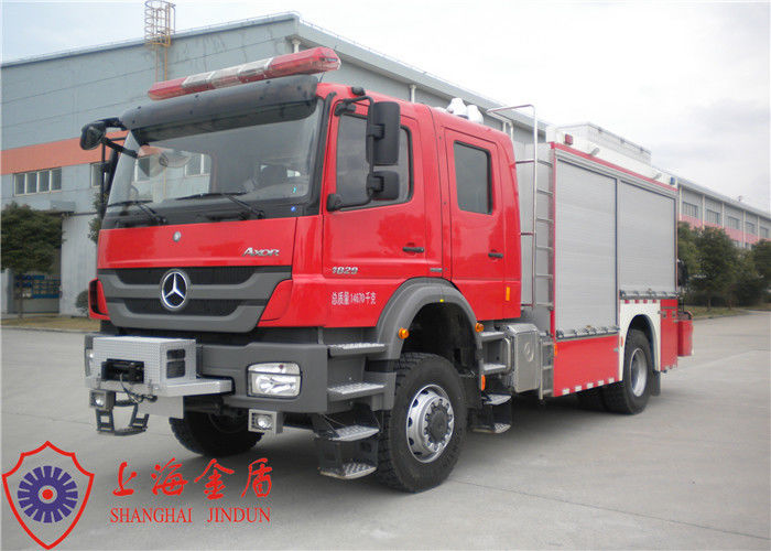 Six Seats Emergency Fire Pumper Truck , Direct Injection Engine Industrial Fire Truck