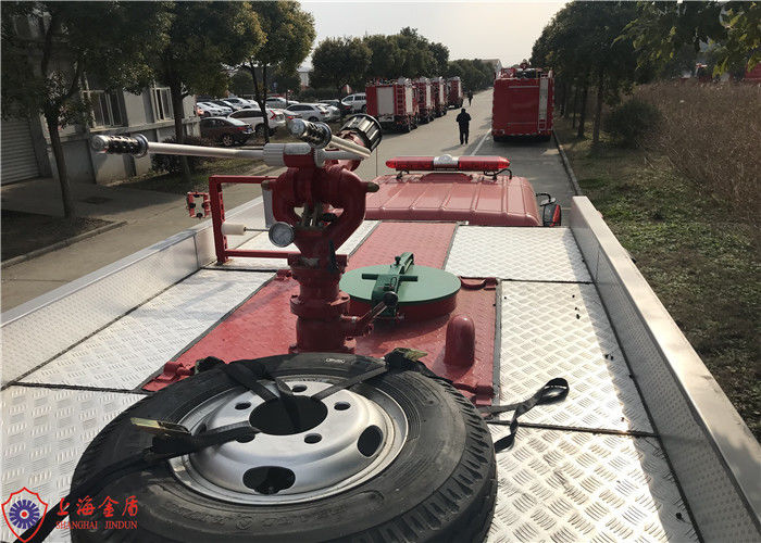 2000L Water Pumper Water Tanker Fire Trucks With 5 Seats and Strobe Lights