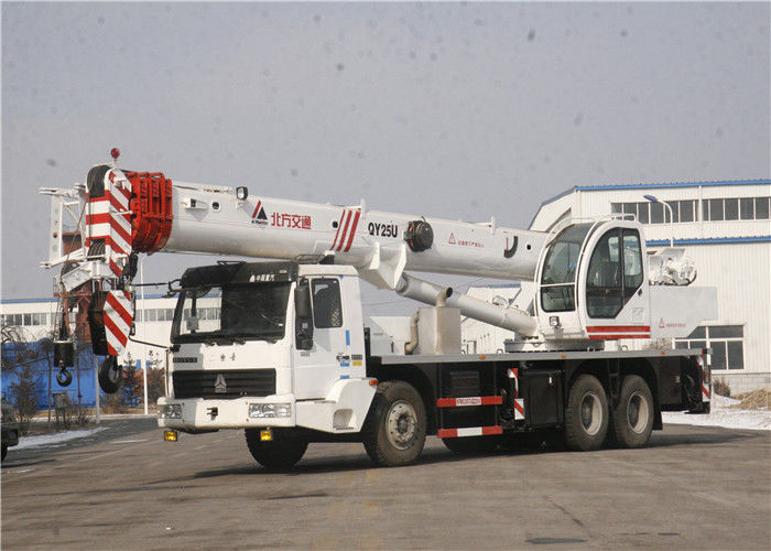 KaiFan 25T Truck Mounted Crane Fully Hydraulic Telescopic Crane , Lifting Weight 25000kg