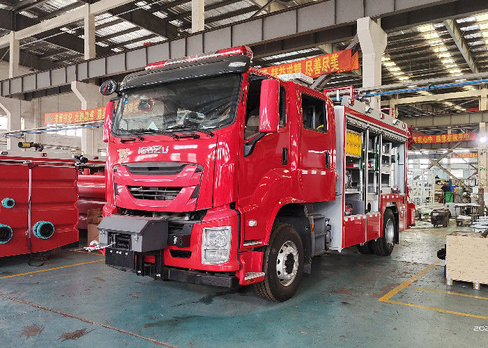 4x2 Drive Six Firefighters Rescue Fire Truck with Powerful Crane and Winch