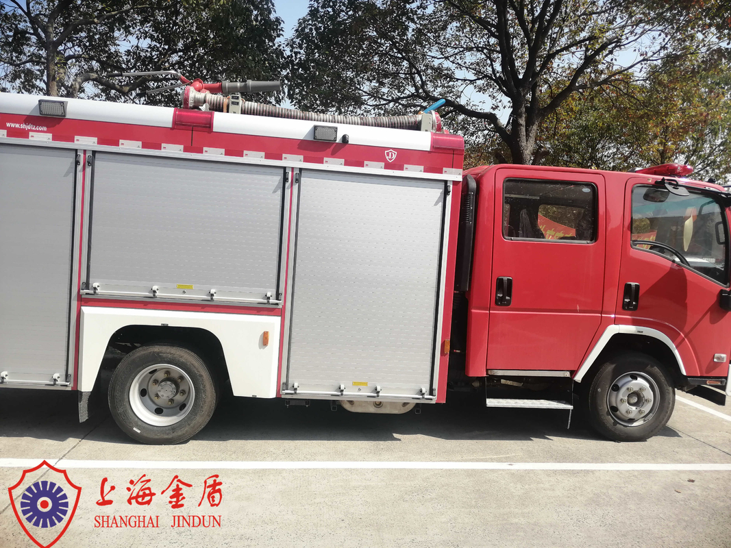 Isuzu Chassis 4x2 Drive Commercial Fire Engine equipped with Pump Flow Rate 30 L/s