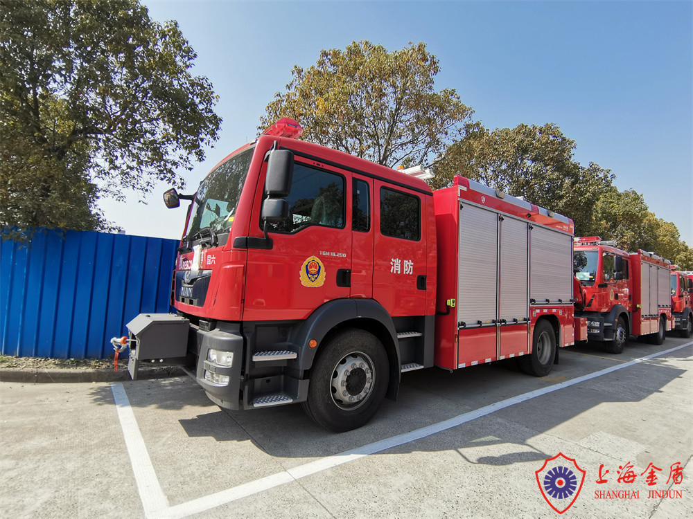 Chemical Accidents Rescue And Salvage Fire Vehicle Front Winch Rear Crane